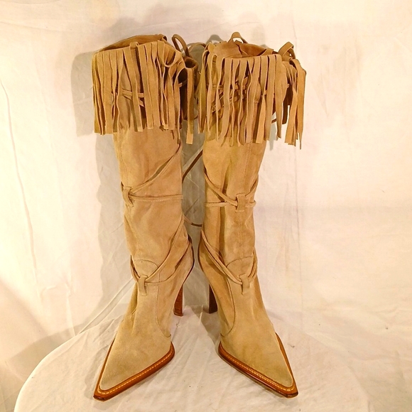 🔥 🔥 Like New Cammina (Italy) Cream Ultra Suede Western Style Heeled Boots - Picture 1 of 16